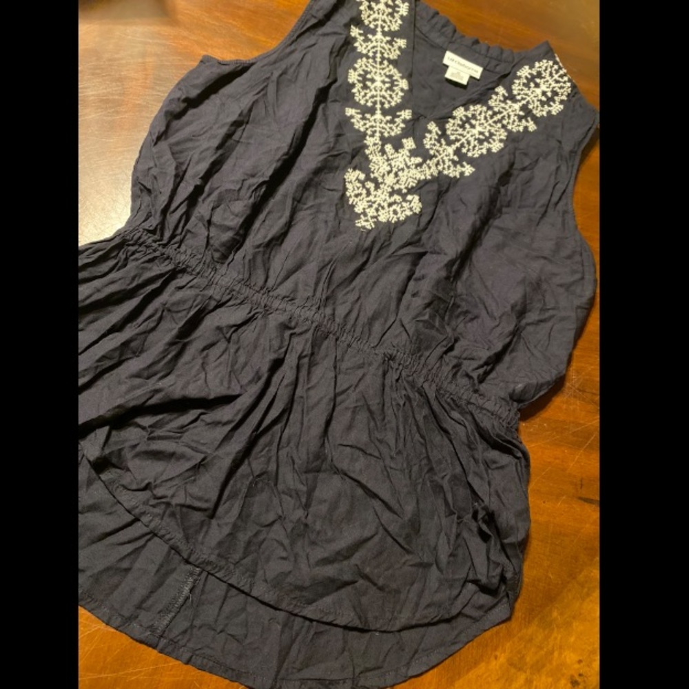 Liz Claiborne Navy Sleeveless Top with White Embroidered V‑Neck